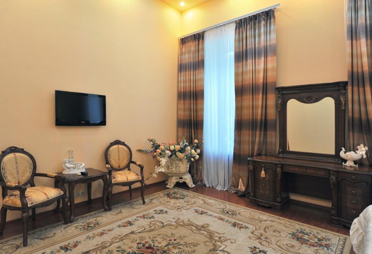 Hotel Reno On Deribasovskaya Odessa Buitenkant foto