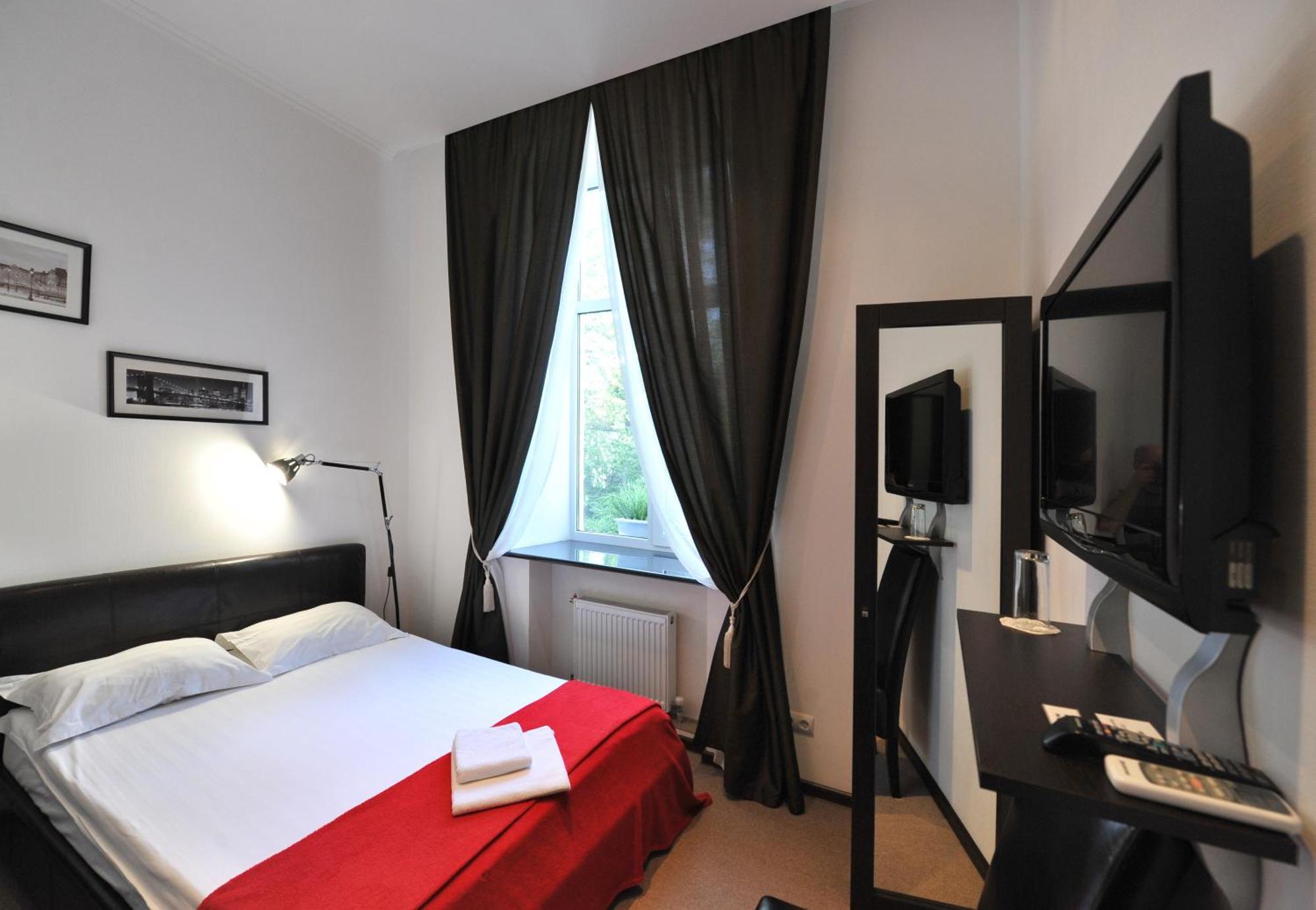 Hotel Reno On Deribasovskaya Odessa Buitenkant foto