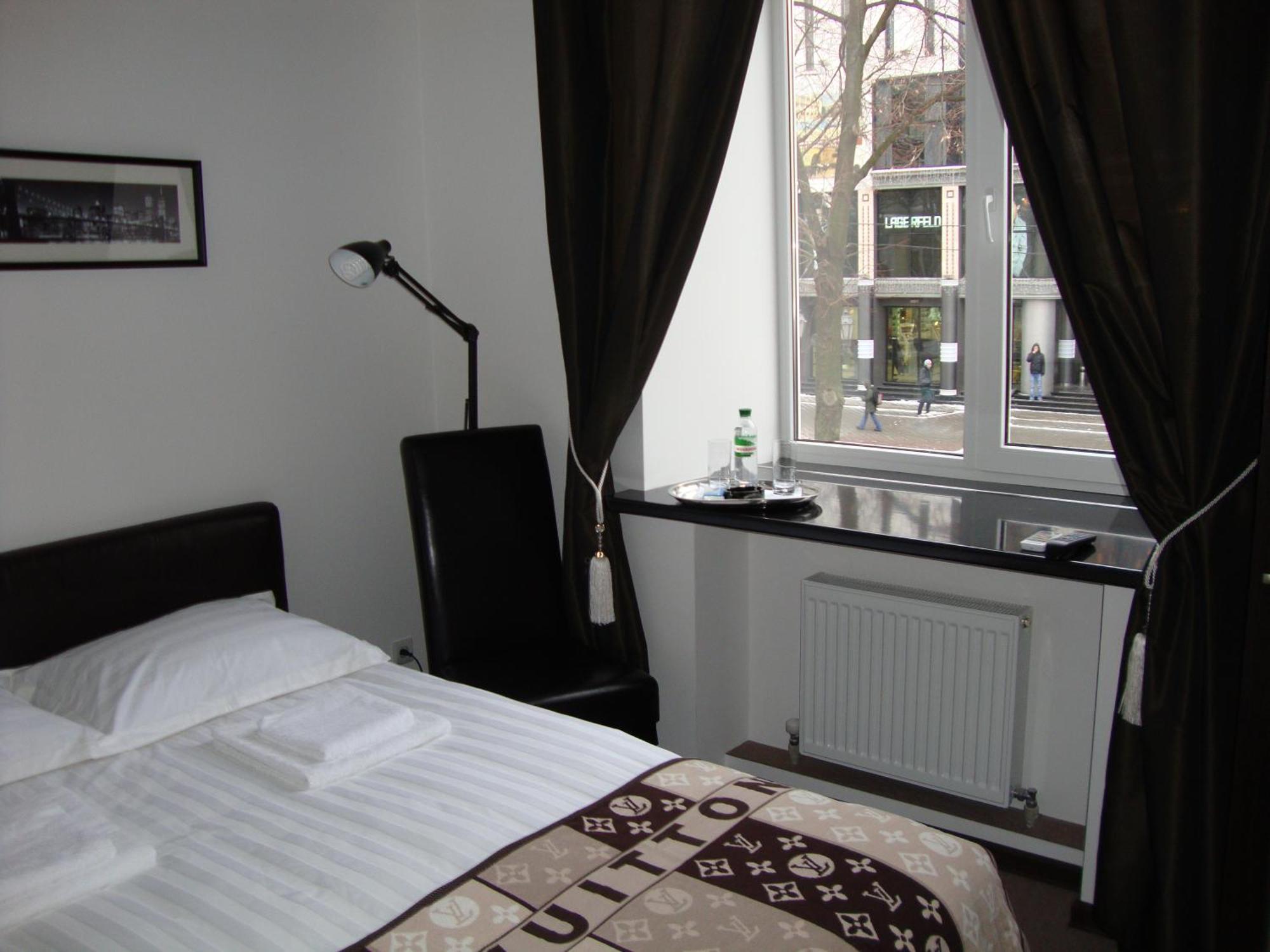 Hotel Reno On Deribasovskaya Odessa Buitenkant foto